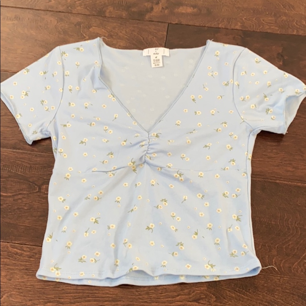 Ivy and Main Mint Green Floral Scrunch Top